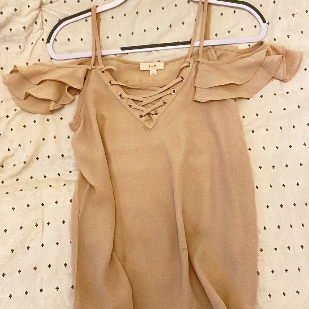 $5 Buckle off the shoulder top. Size: s